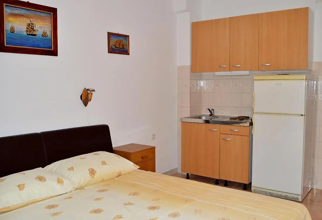 Apartmani Peko Паг Апартаменты