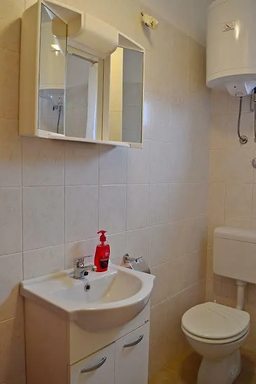 Apartmani Peko Паг
