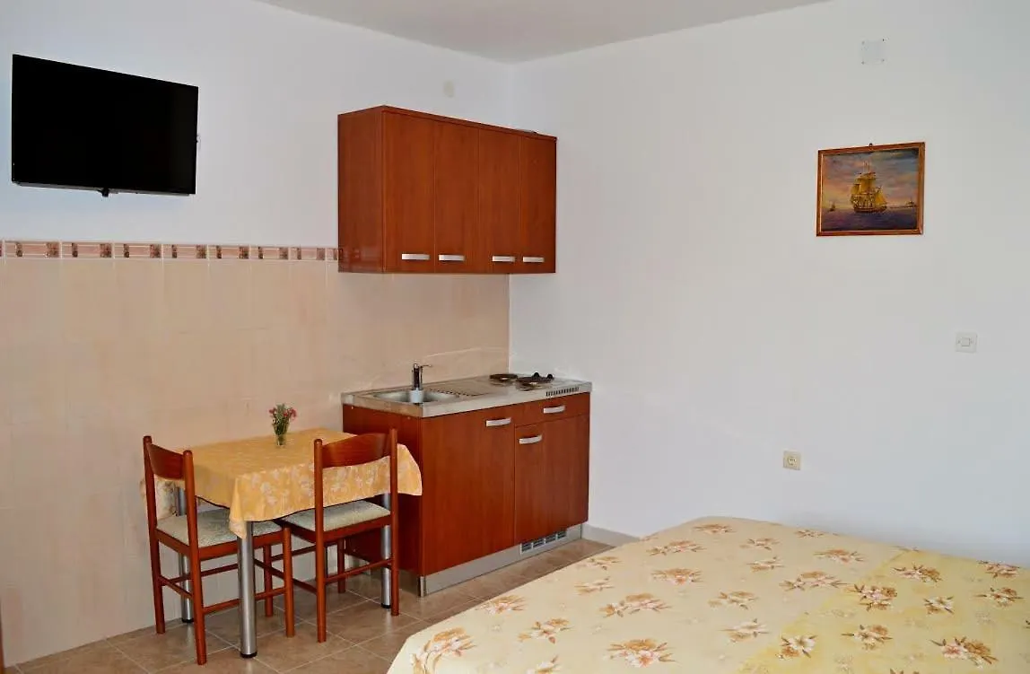 Apartmani Peko Паг